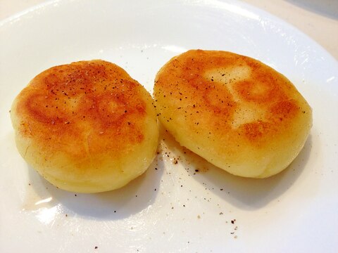 おつまみ、おやつに最適!チーズ入りじゃがいももち